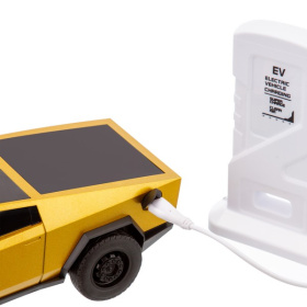 Машинка "BeBoy" на пульте радиоуправления Машинка "BeBoy" на пульте радиоуправления