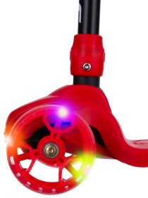 Самокат трехколесный со светящимися колесами Самокат трехколесный со светящимися колесами